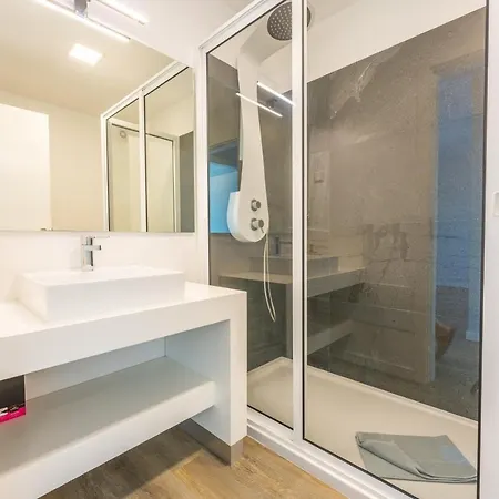 Flh Amazing Ocean View With Balcony Apartment *